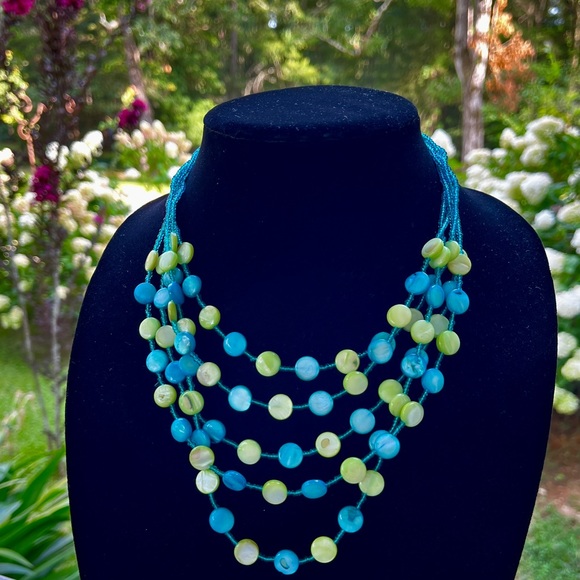 Multi strand necklace with mother of pearl discs - Picture 4 of 5
